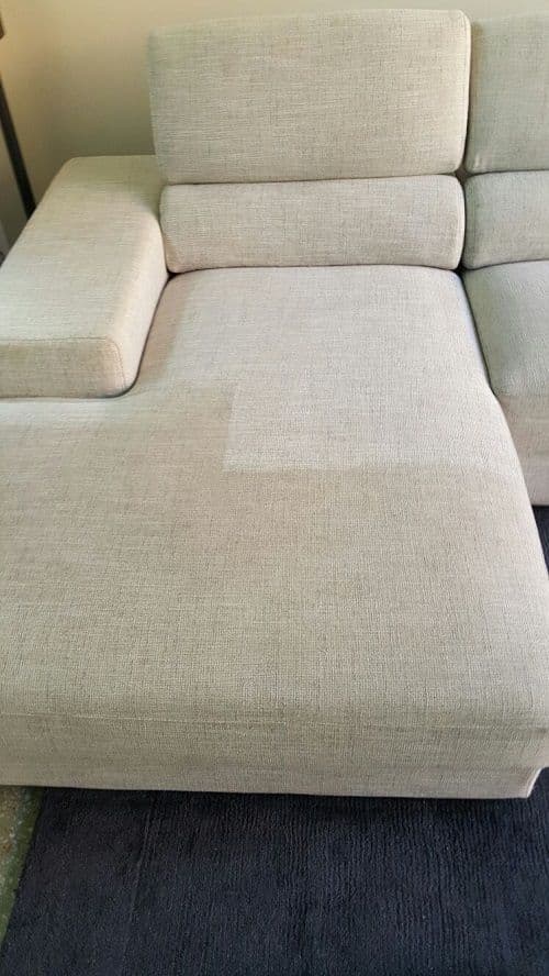 Diferença entre área limpa e área com sujeira acumulada no estofado